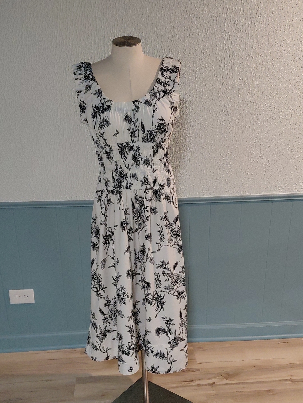 White House Black Market Black & White Floral Midi Dress